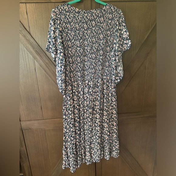 NEW✨Smocked Flutter Sleeve Floral Dress - Picture 6 of 8